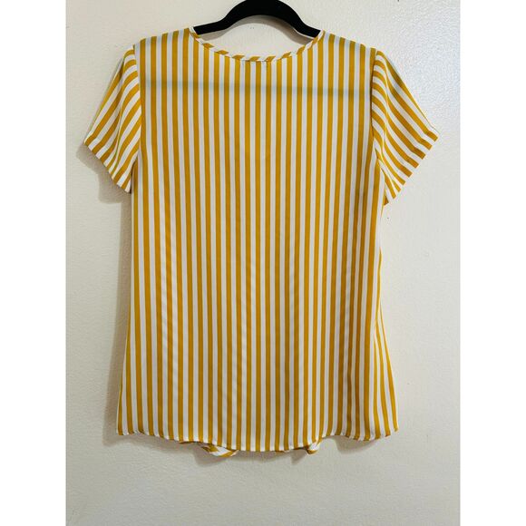 Van Heusen Women's Keyhole Cap Sleeve Chevron Striped Blouse Size S - Picture 3 of 3